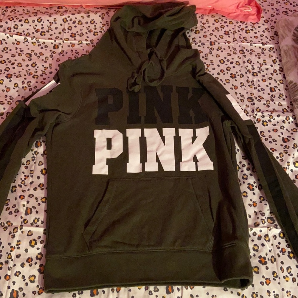 Green VS pink hoodie